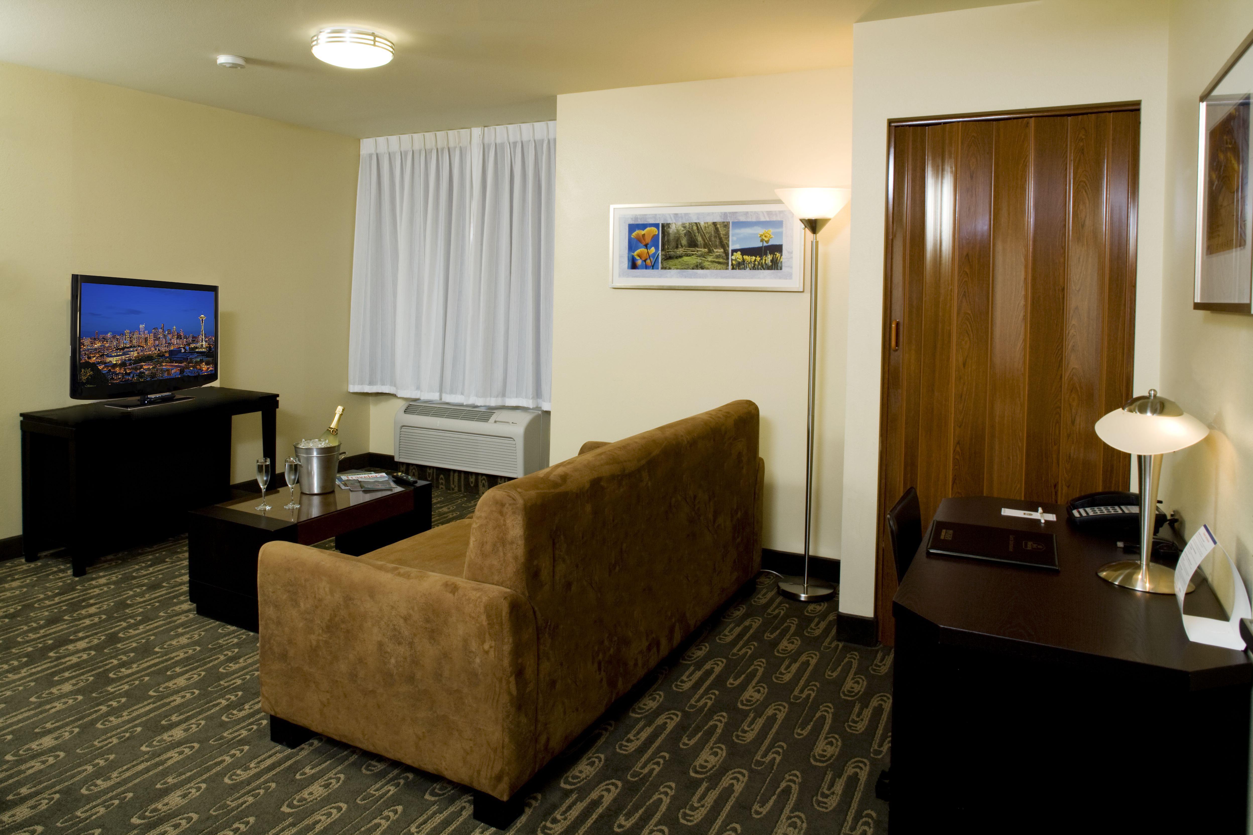 Executive Residency By Best Western Navigator Inn & Suites Everett Exterior photo