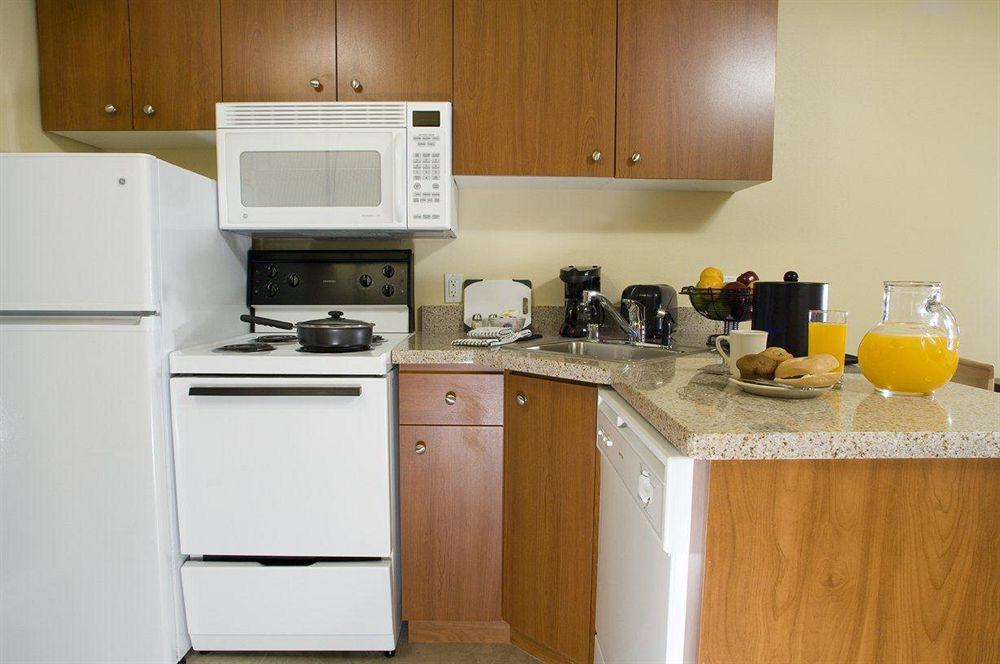 Executive Residency By Best Western Navigator Inn & Suites Everett Room photo